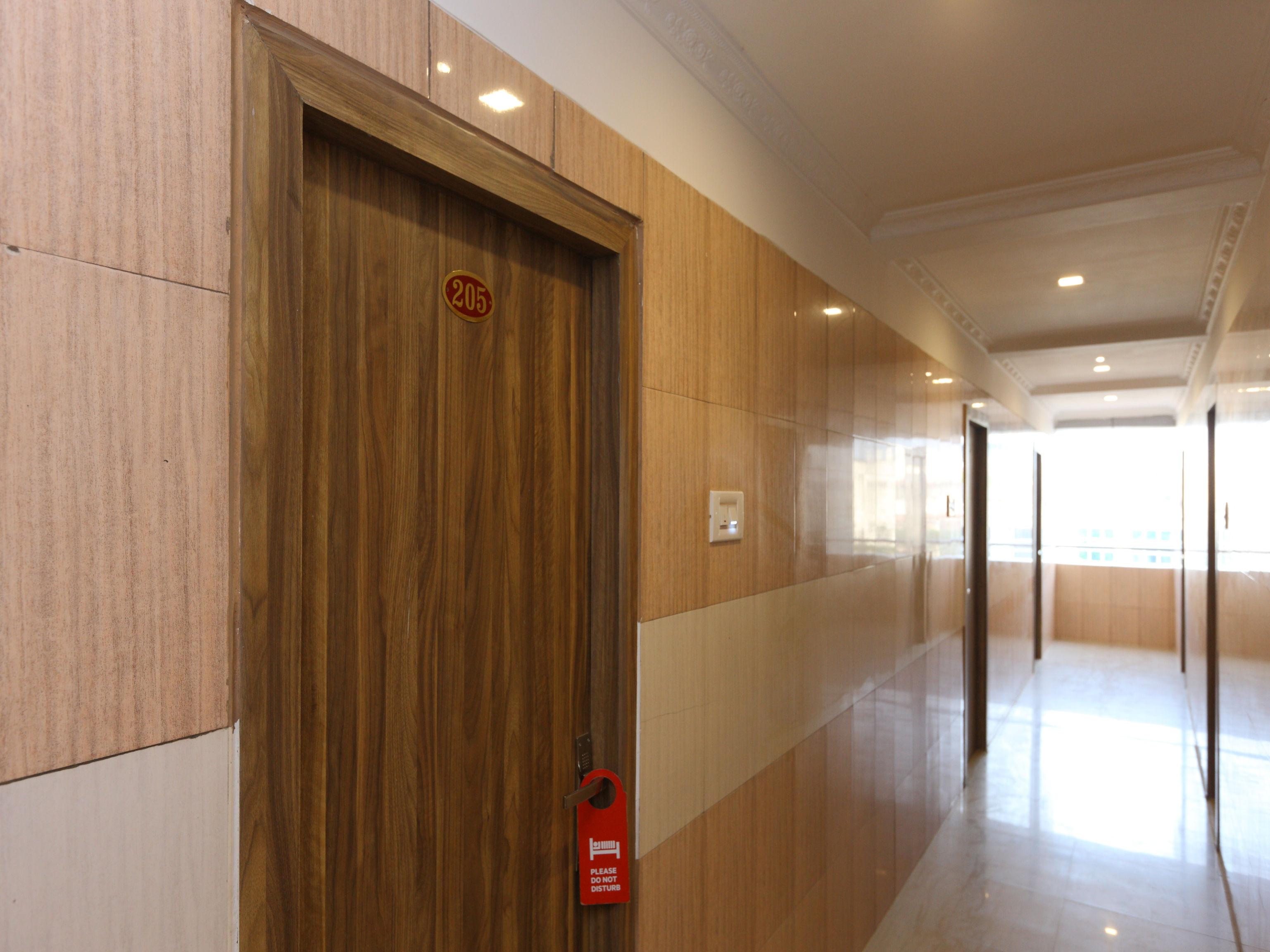 Oyo 11437 Gmt Centre Hotel 3*