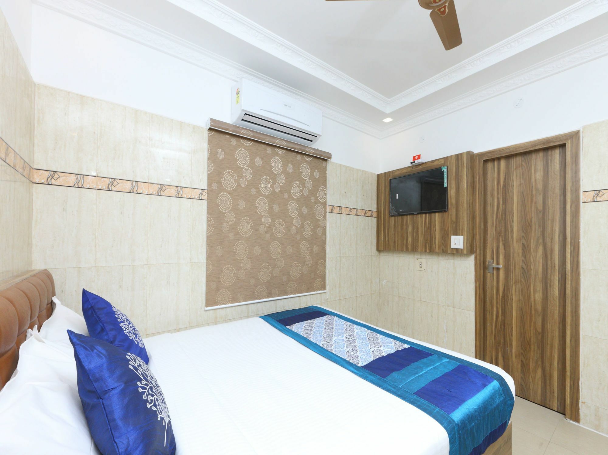 Hotel Oyo 11437 Gmt Centre 3*