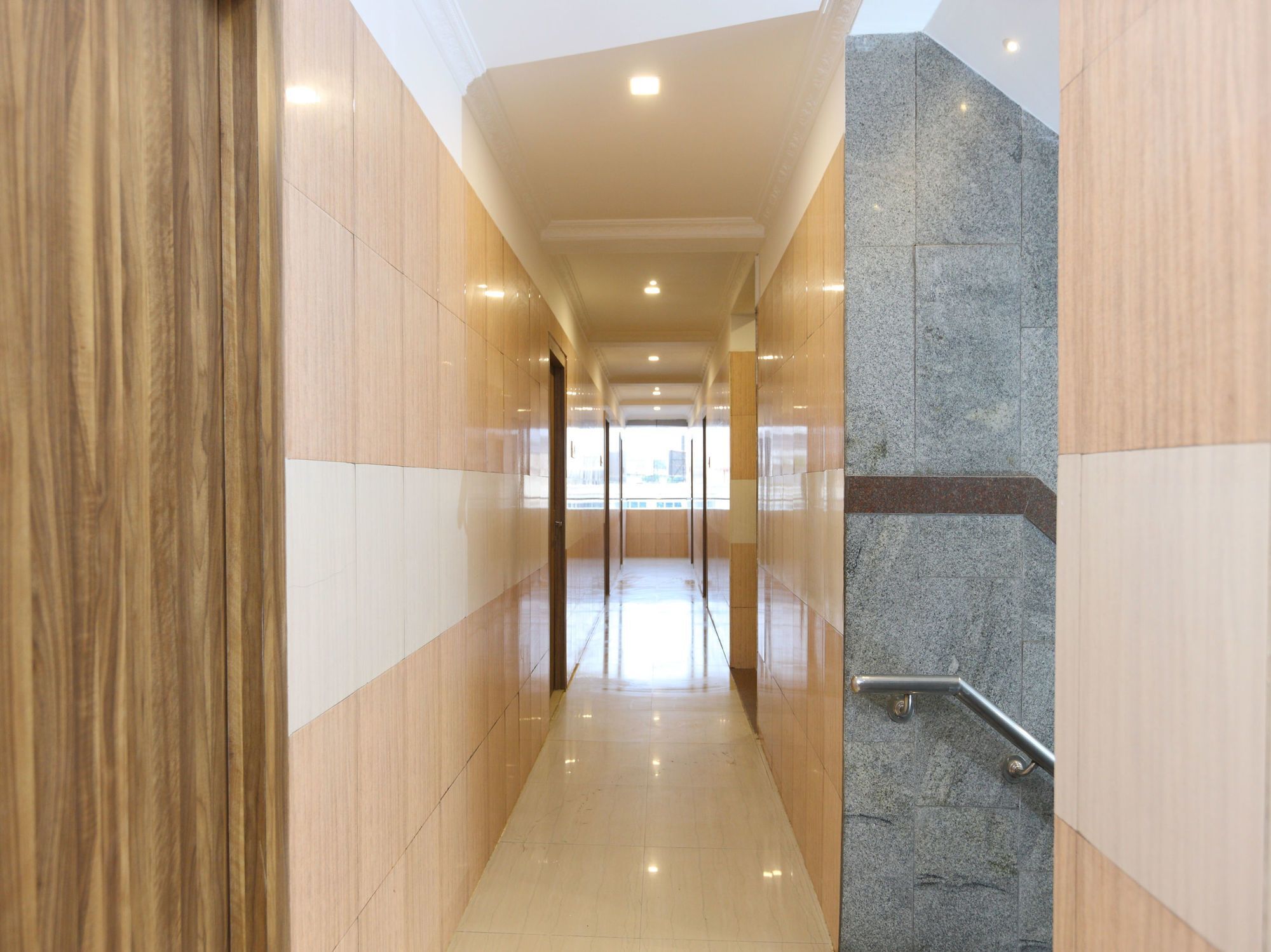 Oyo 11437 Gmt Centre Hotel 3*